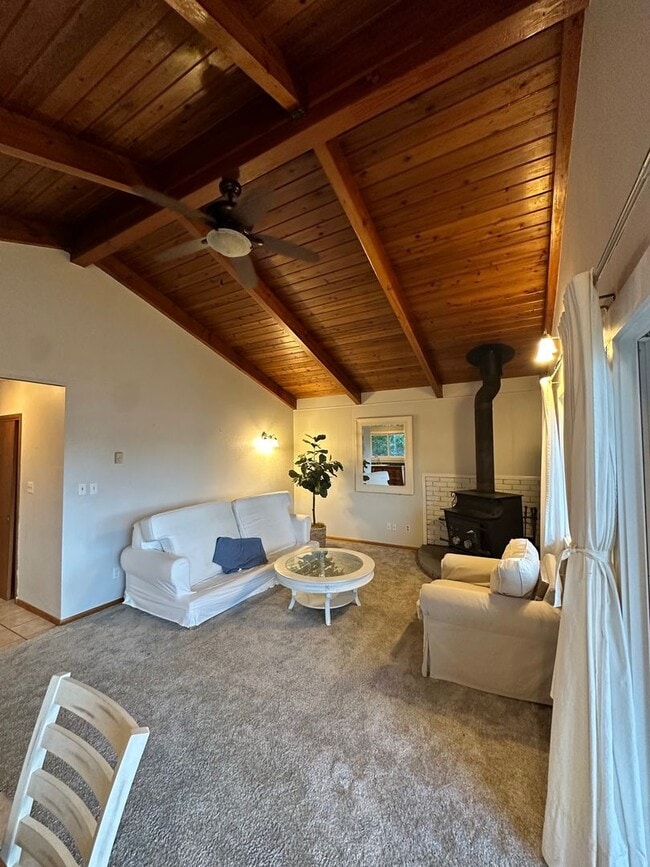 Building Photo - 2 Bedroom House Available in Sunset Beach!