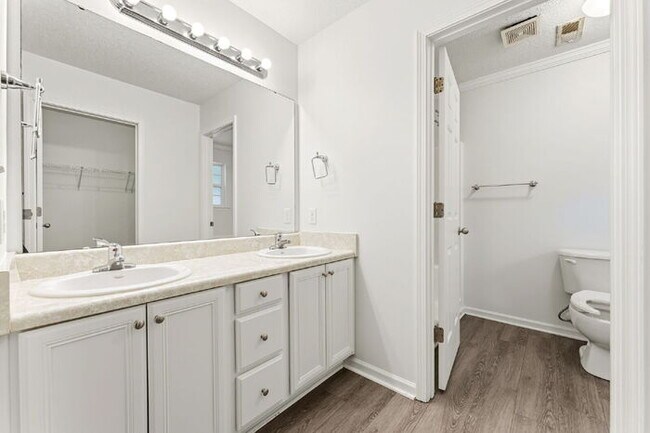 Building Photo - Charming 3-Bedroom Retreat with Cozy Fireplace in Simpsonville