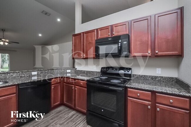 Building Photo - 6531 Evergreen Park Dr