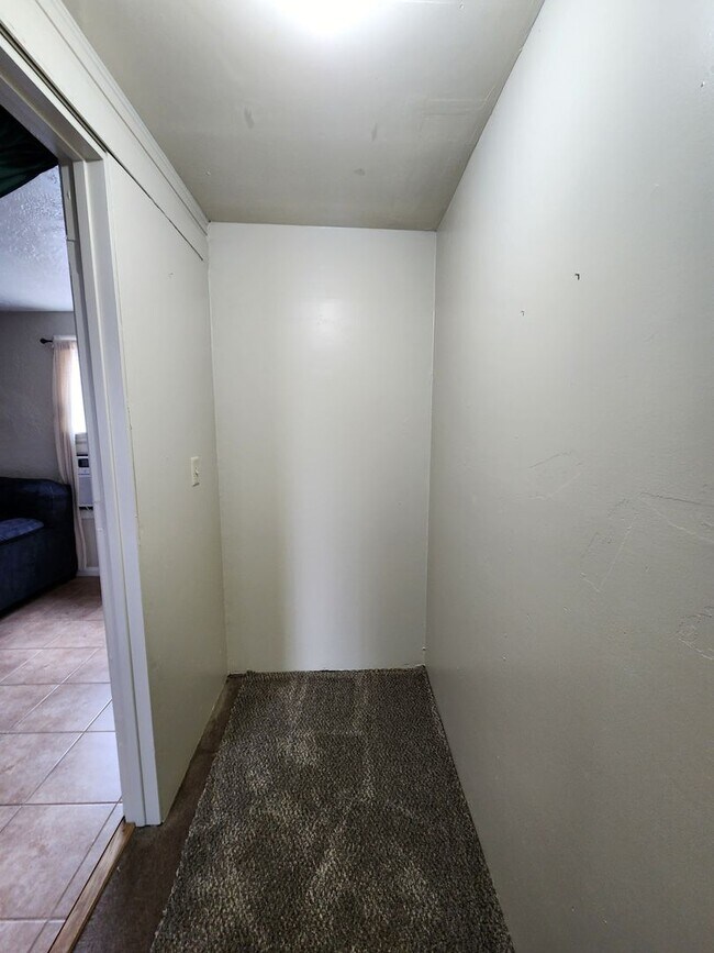 Building Photo - Upstairs Apartment Above Holly Market