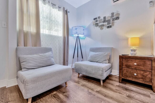 Building Photo - 3317 W St Conrad St