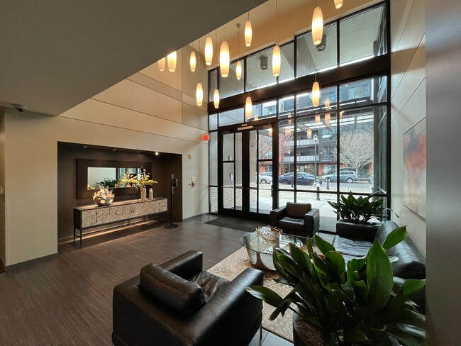 Building Photo - Modern Condo in NW District, Portland! On ...