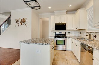 Building Photo - 10046 Hillside Bayou Dr
