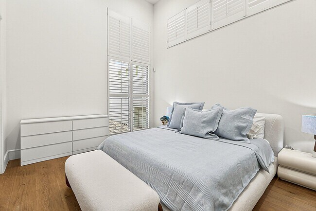 Building Photo - 1128 Crystal Dr