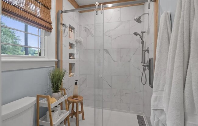 Building Photo - NEW LISTING!!!!!