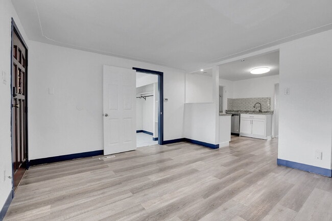 Building Photo - $2,850 - 3 Bed, 2 Bath Updated Home in Den...