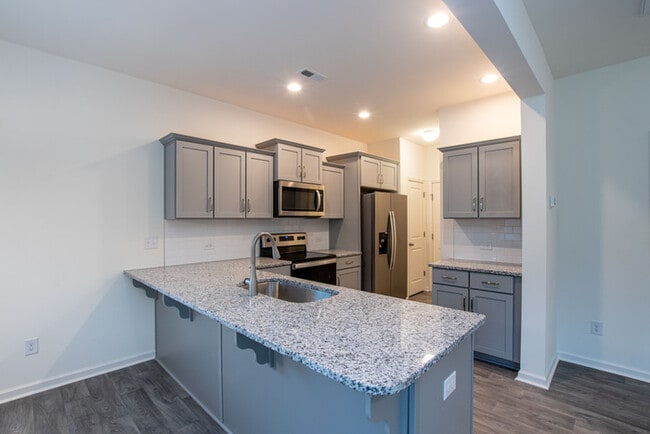 Building Photo - BEAUTIFUL 3 Bedroom in Midland Available A...