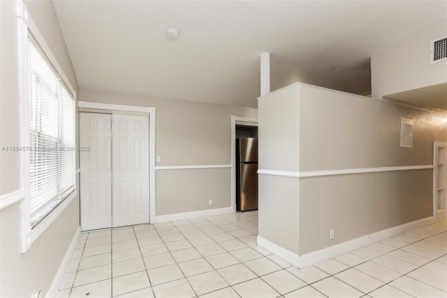 Building Photo - 1290 SW 28th Ave