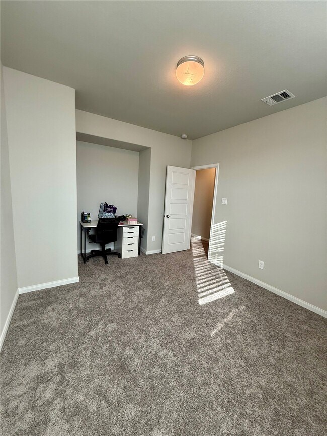 Building Photo - 15402 Sailpoint Ln