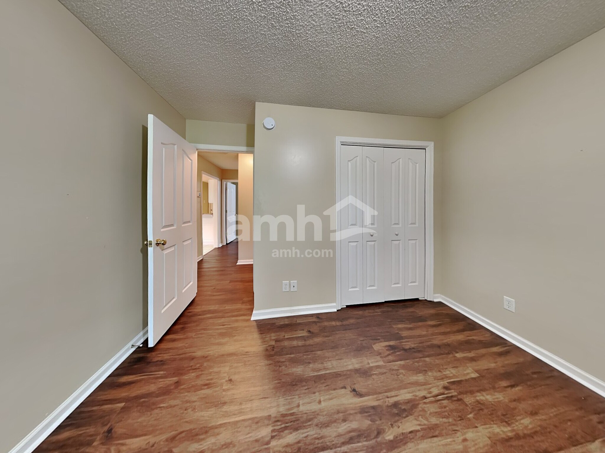 Building Photo - 420 Roberts Way