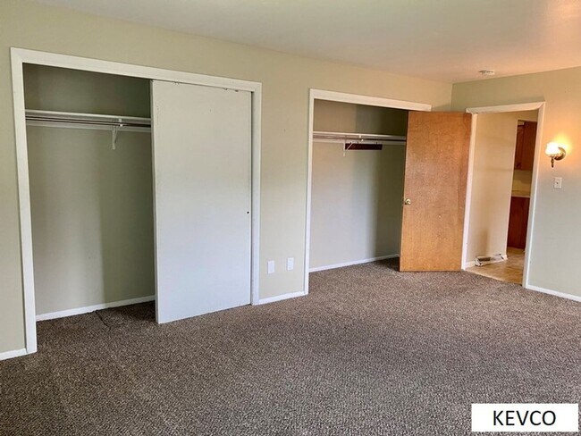 Building Photo - Awesome Four Bedroom Home by CSU Campus!