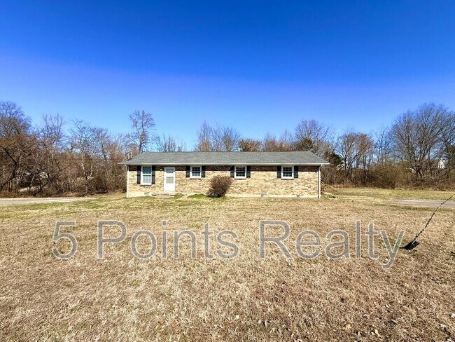 Building Photo - 2121 Bracey Cir