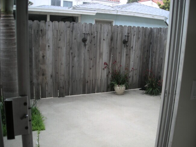 Private Patio - 2215 Clark Ln