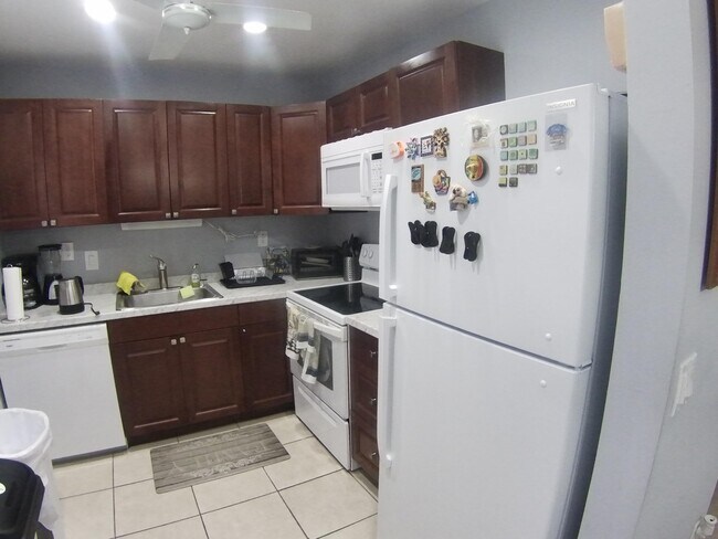 Building Photo - 133 Normandy Ln