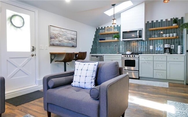 Building Photo - 38 Hilltop Ave