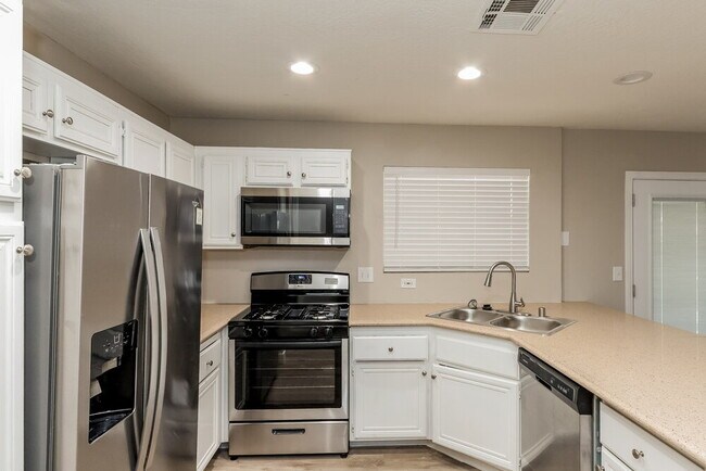 Building Photo - 229 Comanche Ct