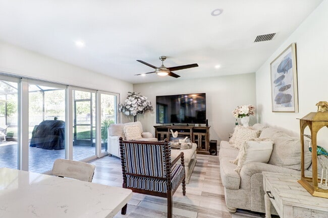 Building Photo - Fully Furnished 4-Bedroom Pool Home with Golf Course Views in Northdale