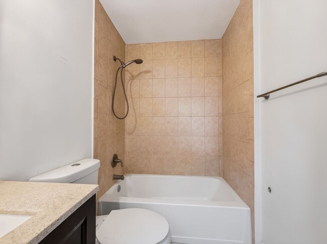 Building Photo - Annual rental offering privacy and space on 1.14 acres in Naples!