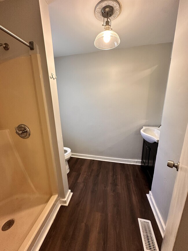 Building Photo - 334 Raymond St