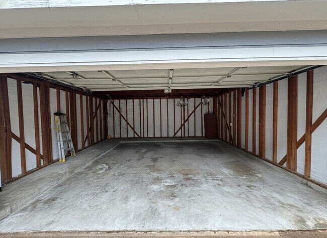 Building Photo - 16906 Scenic Lakes Way