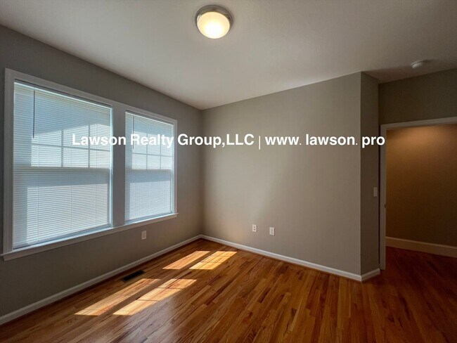 Building Photo - 2337 Martin Ln SW