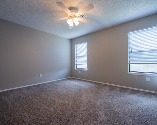 Building Photo - 2305 E Kantz Cv