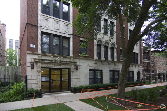 Building Photo - 1257 W Lunt Ave