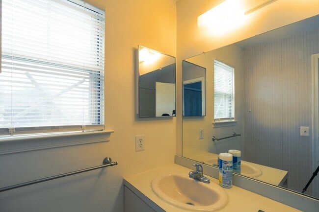 Building Photo - 361 Hadleigh Ln
