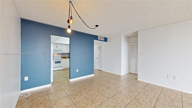 Building Photo - 18011 Biscayne Blvd