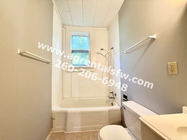 Building Photo - 4 Bedroom House - $300 Off First Months Rent