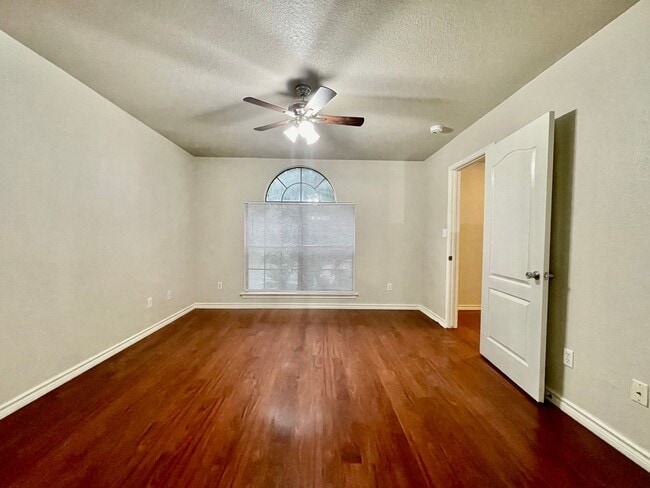 Building Photo - Comfort & Charm in Castle Forest - Reduced Deposit for Qualified Applicants!