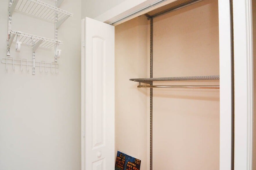 Building Photo - 618 W Patterson Ave