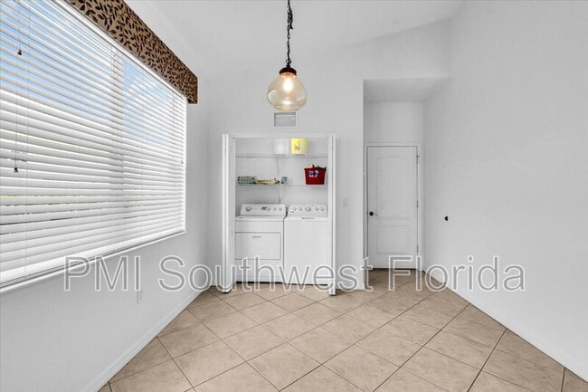 Building Photo - 6393 Rookery Cir