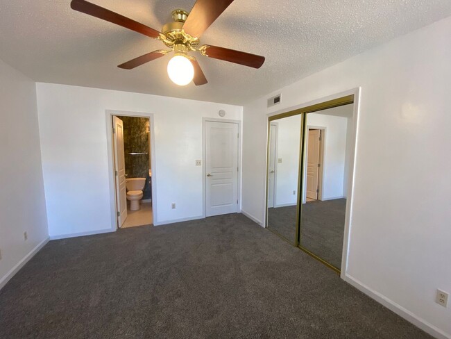 Building Photo - West AVL - Newly Renovated 2/2 Condo