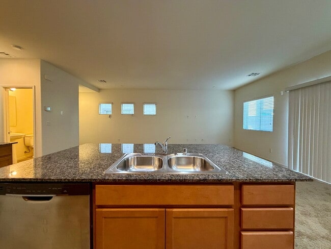 Building Photo - 3 BED 2.5 BATH 2 CAR GARAGE SINGLE FAMILY HOME W/ LOFT, BACKYARD & COMMUNITY POOL, SPA, PLAYGROUN...