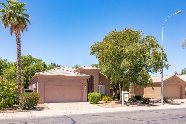Primary Photo - 230 S Pineview Pl