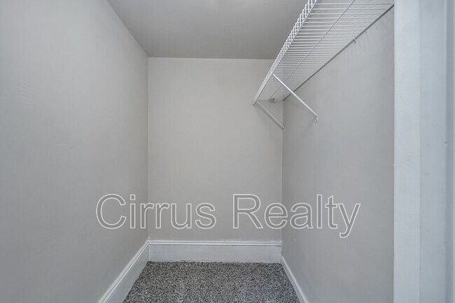 Building Photo - 301 Cedar St