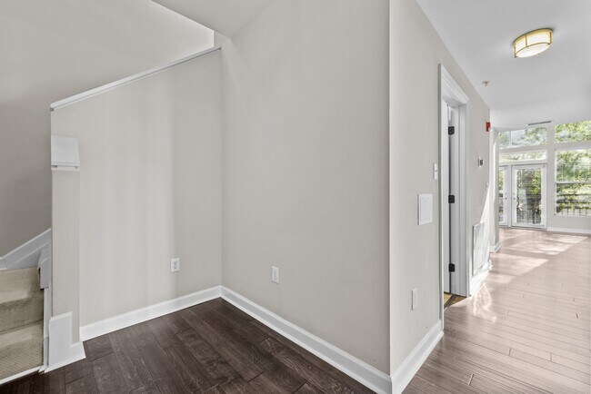 Building Photo - 200 S Dawson St