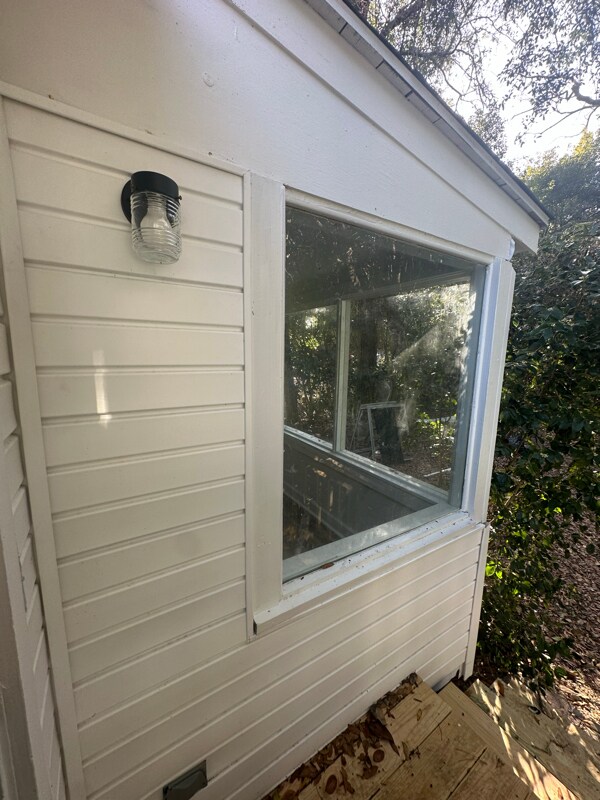 Building Photo - 1003 N Young St