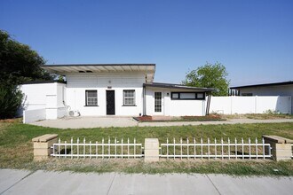 Building Photo - 1443 N Riverside Ave