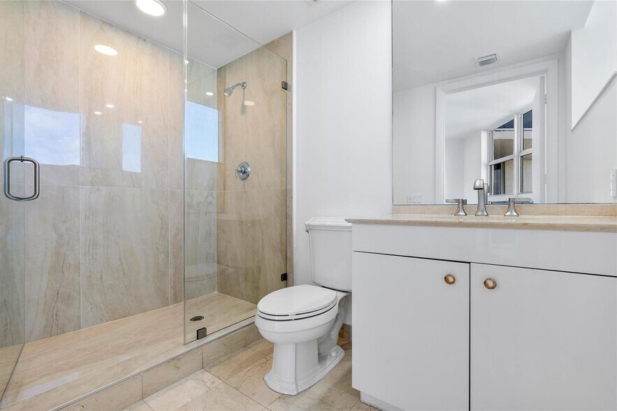 Building Photo - 19111 Collins Ave