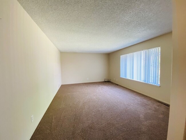 Building Photo - $2,395 Herndon & First, Spacious 4 Bedroom...