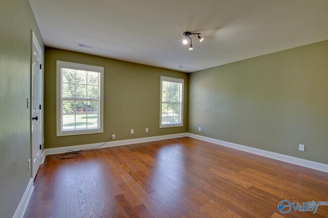 Building Photo - 2801 Centerridge Rd SE