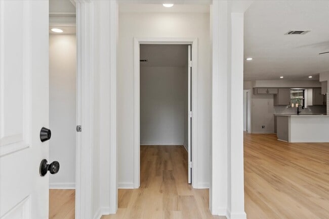 Building Photo - 20 Woody Creek Dr