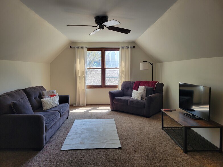 Spacious Living Room - 9010 W Mitchell St