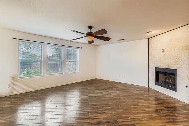 Building Photo - 1020 Brutus Dr