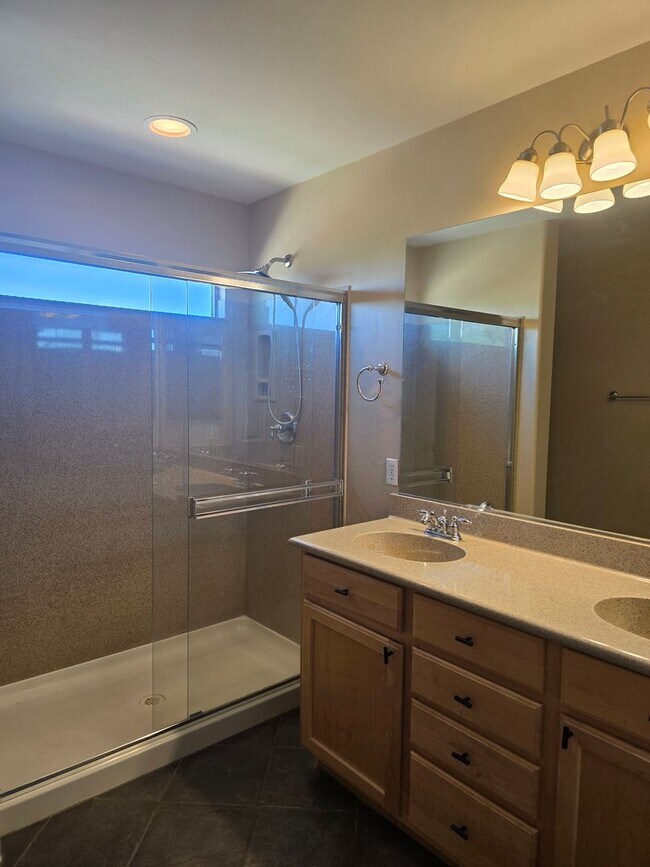 Building Photo - FREE RENT FOR OCTOBER AND $100 VISA GIFT C...