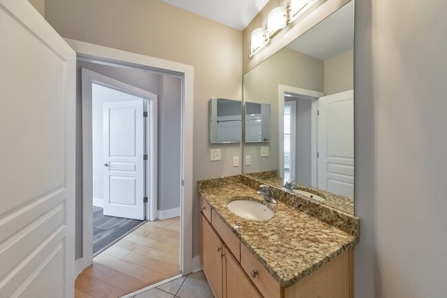 Building Photo - 799 Hammond Dr NE