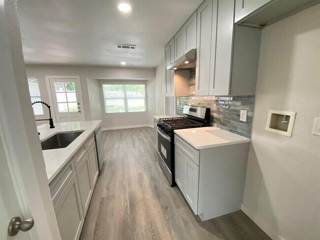 Building Photo - 9605 Newfoundland Cir