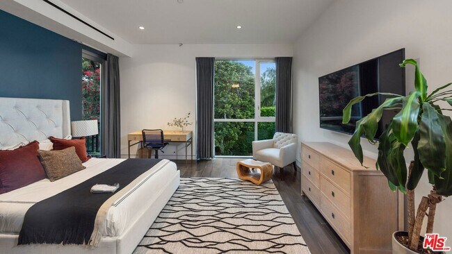 Building Photo - 9663 Santa Monica Blvd